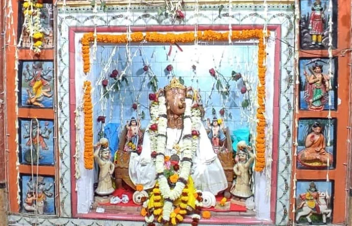 বাঁকুড়ায় মোদক সমাজের ৩০০ বছরের প্রাচীন গণেশ পুজো: গুড় ভর্তি ঘট ও বর্ণাঢ্য শোভাযাত্রায় উৎসবের আমেজ