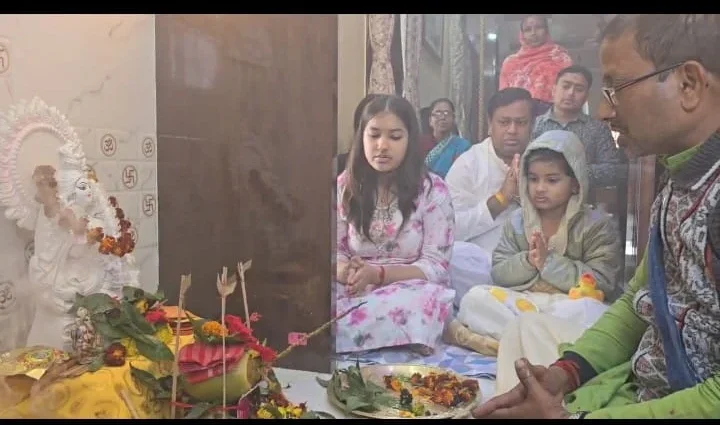 “বাংলার শিক্ষা ব্যবস্থা থেকে কালো মেঘ দূর হোক”: বাগদেবীর আরাধনায় প্রার্থনা সুকান্ত মজুমদারের