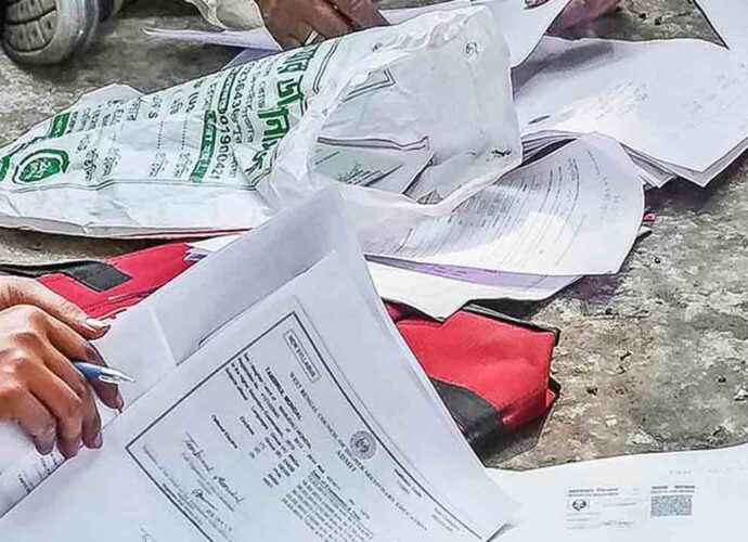 জন্মের আগেই ইস্যু হয়েছে বার্থ সার্টিফিকেট! ভোটার তালিকা সংশোধনে বরাহনগরে চাঞ্চল্যকর তথ্য