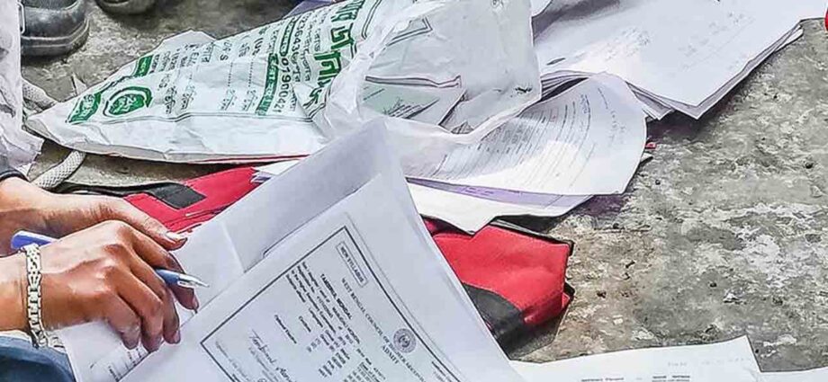 জন্মের আগেই ইস্যু হয়েছে বার্থ সার্টিফিকেট! ভোটার তালিকা সংশোধনে বরাহনগরে চাঞ্চল্যকর তথ্য