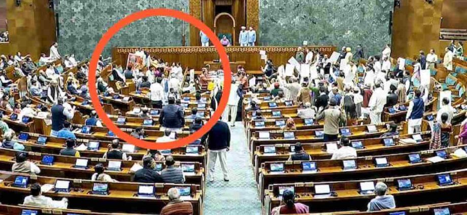 লোকসভায় নজিরবিহীন হট্টগোল: বিরোধী মহিলা সাংসদদের বিক্ষোভে বাতিল প্রধানমন্ত্রীর ভাষণ