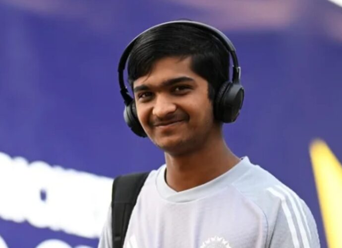 বিশ্বজয়ের মঞ্চে নায়ক অভিজ্ঞান, তবুও ছেলের পড়াশোনা নিয়ে চিন্তিত বাবা