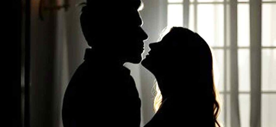 চিনের হোটেলগুলোতে গোপন ক্যামেরার জাল: পর্যটকদের ব্যক্তিগত মুহূর্ত এখন পর্ন সাইটে ‘লাইভ’