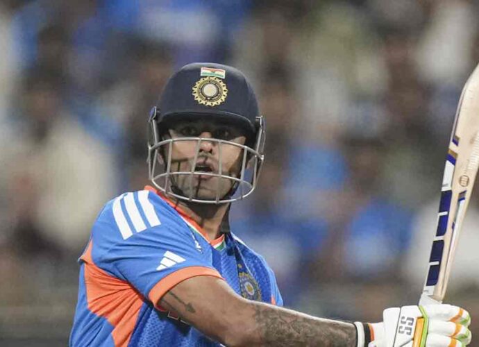 আমেরিকার বিরুদ্ধে কষ্টের জয় ভারতের: সূর্যকুমারের ‘একক’ দাপটে মানরক্ষা গম্ভীরের দলের