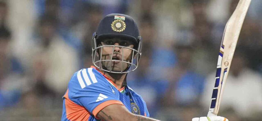 আমেরিকার বিরুদ্ধে কষ্টের জয় ভারতের: সূর্যকুমারের ‘একক’ দাপটে মানরক্ষা গম্ভীরের দলের