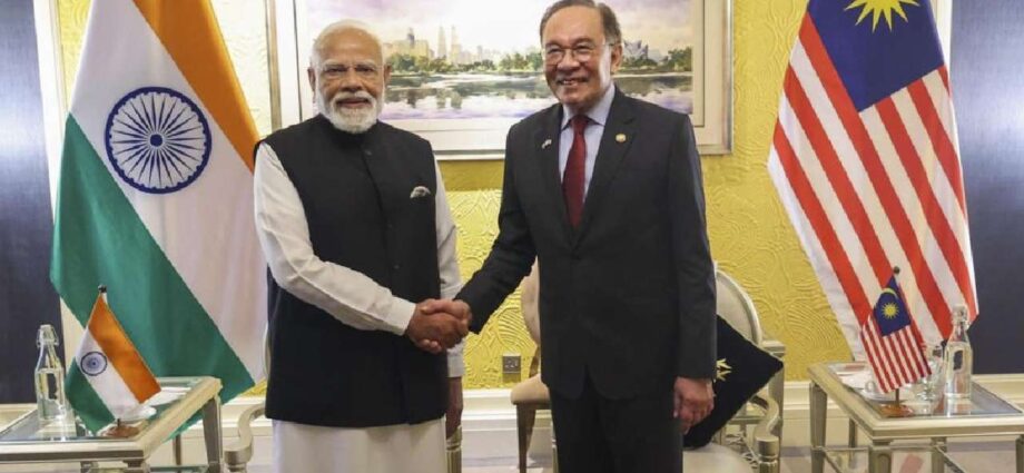 ‘সন্ত্রাসবাদ মোকাবিলায় আপস নয়’, মালয়েশিয়ার মাটি থেকে পাকিস্তানকে কড়া বার্তা প্রধানমন্ত্রী মোদীর