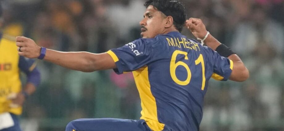 টি-টোয়েন্টি বিশ্বকাপ: আইরিশদের ফিল্ডিং বিপর্যয়ে রক্ষা পেল শ্রীলঙ্কা, লড়াকু ম্যাচে জয়ী লঙ্কাবাহিনী