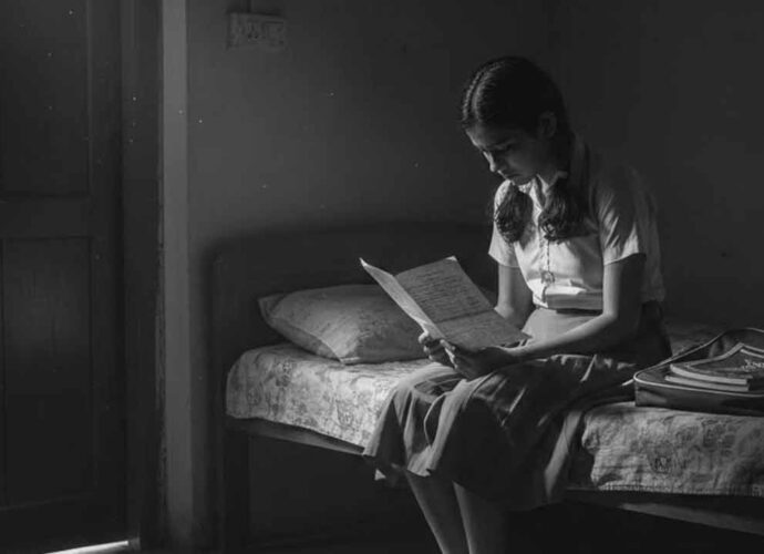 মাত্র ২ নম্বরের ব্যবধান কাড়ল প্রাণ: যমজ বোনের চেয়ে পরীক্ষায় কম পেয়ে আত্মঘাতী একাদশ শ্রেণির ছাত্রী