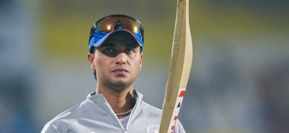 উদ্বেগে ভারতীয় শিবির: অসুস্থতার কবলে অভিষেক শর্মা, অনিশ্চিত হাই-ভোল্টেজ পাকিস্তান ম্যাচেও উদ্বেগে ভারতীয় শিবির: অসুস্থতার কবলে অভিষেক শর্মা, অনিশ্চিত হাই-ভোল্টেজ পাকিস্তান ম্যাচেও