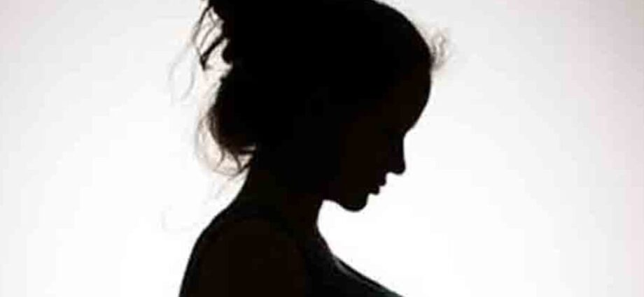 বাদুড়িয়ায় অন্তঃসত্ত্বা স্ত্রীকে খুনের অভিযোগ; অভিযুক্ত স্বামী পুলিশি হেফাজতে বাদুড়িয়ায় অন্তঃসত্ত্বা স্ত্রীকে খুনের অভিযোগ; অভিযুক্ত স্বামী পুলিশি হেফাজতে