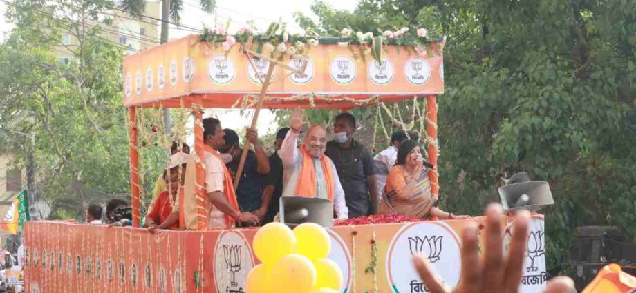 লক্ষ্য নবান্ন: রাজ্যে ৯টি ‘পরিবর্তন যাত্রা’ ও মোদীর ব্রিগেডের মেগা প্ল্যান ঘোষণা করল বিজেপি লক্ষ্য নবান্ন: রাজ্যে ৯টি ‘পরিবর্তন যাত্রা’ ও মোদীর ব্রিগেডের মেগা প্ল্যান ঘোষণা করল বিজেপি