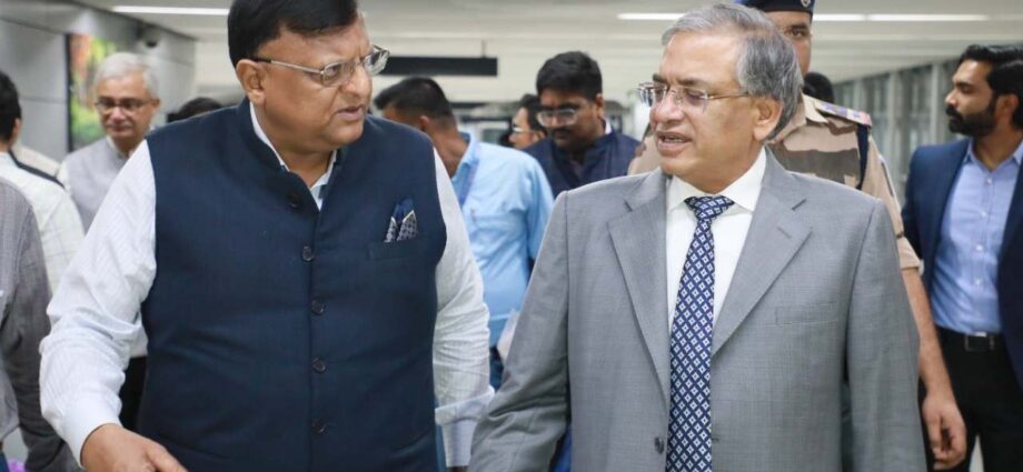 ভোটের আগে বড় রদবদল: ভবানীপুর ও নন্দীগ্রাম-সহ রাজ্যের ১৭০ থানার ওসি বদল করল কমিশন