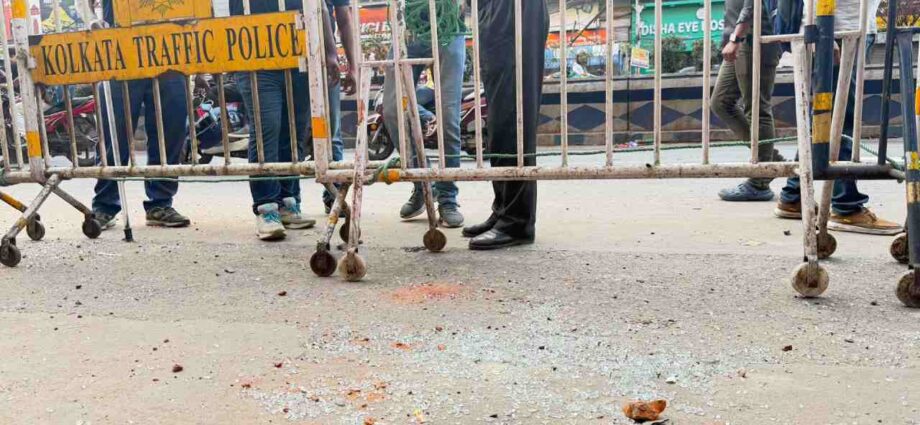 গিরিশ পার্কের সংঘর্ষ: লালবাজারের রিপোর্টে অসন্তুষ্ট নির্বাচন কমিশন, ফের তলব পূর্ণাঙ্গ তথ্য