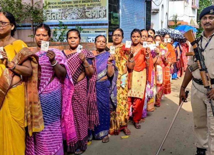 ১০ দিনের মধ্যে গ্রেফতারির কড়া নির্দেশ: ভোটের আগে পুলিশ ও প্রশাসনের জন্য ১৬ দফার ‘অ্যাকশন প্ল্যান’ কমিশনের