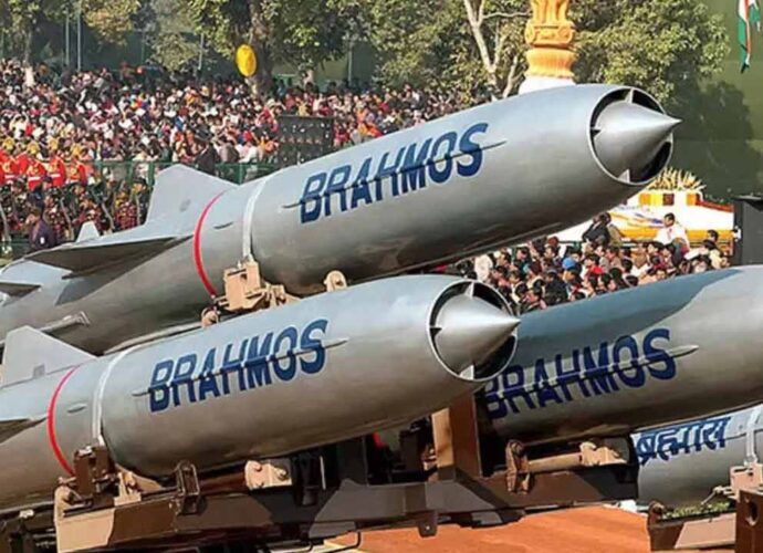 পাল্লা ও গতিতে নয়া রেকর্ড: ৮০০ কিমি লক্ষ্যভেদে সক্ষম ‘হাইপারসনিক’ ব্রহ্মস পেতে চলেছে ভারতীয় সেনা পাল্লা ও গতিতে নয়া রেকর্ড: ৮০০ কিমি লক্ষ্যভেদে সক্ষম ‘হাইপারসনিক’ ব্রহ্মস পেতে চলেছে ভারতীয় সেনা