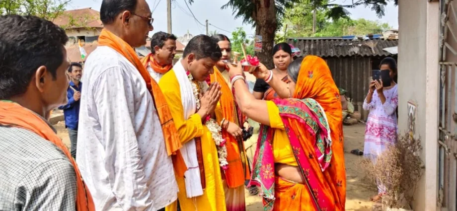 শালবনীতে ভোটের লড়াই তুঙ্গে: জঙ্গলমহলে জোরদার প্রচারে বিজেপি প্রার্থী বিমান মাহাতো