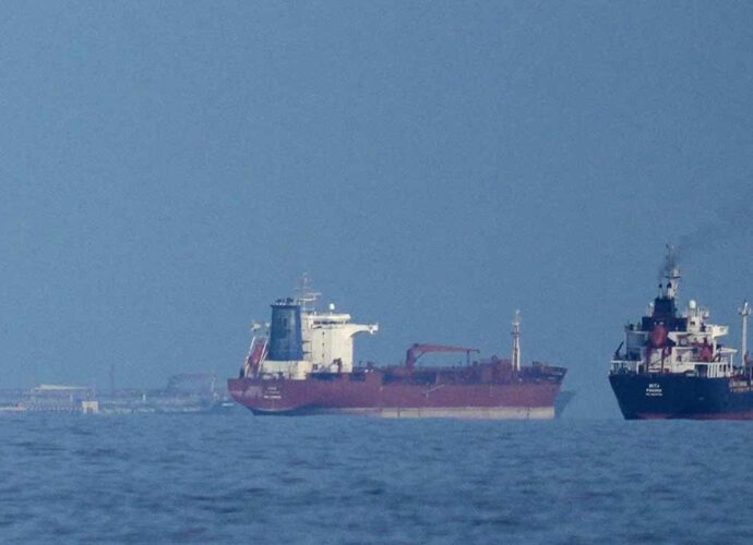 হরমুজ সঙ্কটে ব্রিটেনের কূটনৈতিক উদ্যোগ: ভারতসহ ৩৫ দেশকে আলোচনার আমন্ত্রণ