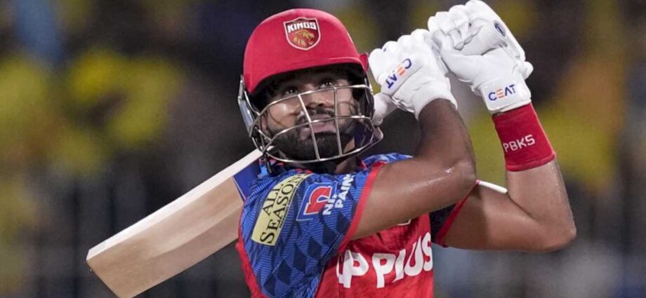 চিপকে চেন্নাইয়ের স্বপ্নভঙ্গ: শ্রেয়স-ঝড়ে জয়ী পঞ্জাব, ব্যর্থ ১৮ কোটির সঞ্জু স্যামসন