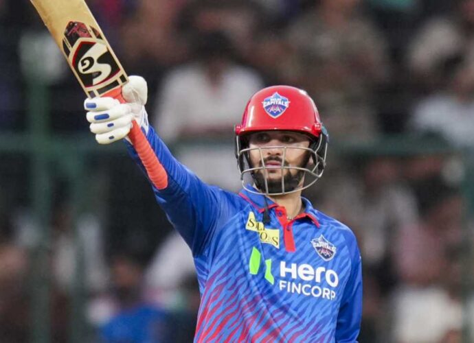 সমীর রিজভীর ব্যাটে দিল্লির দাপট: মুম্বইকে হারিয়ে আইপিএল শীর্ষস্থানে অক্ষররা