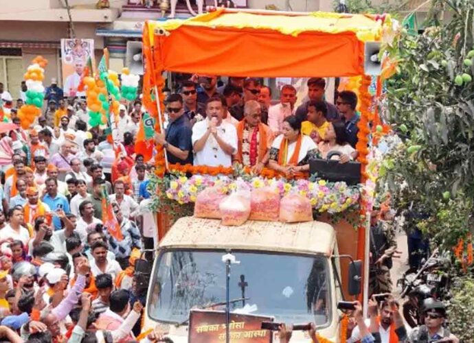 খড়্গপুরে দিলীপ-শুভেন্দু ‘যুগলবন্দি’: ৫০ হাজার ভোটের ব্যবধানে জয়ের ডাক বিরোধী দলনেতার