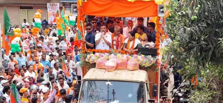 খড়্গপুরে দিলীপ-শুভেন্দু ‘যুগলবন্দি’: ৫০ হাজার ভোটের ব্যবধানে জয়ের ডাক বিরোধী দলনেতার