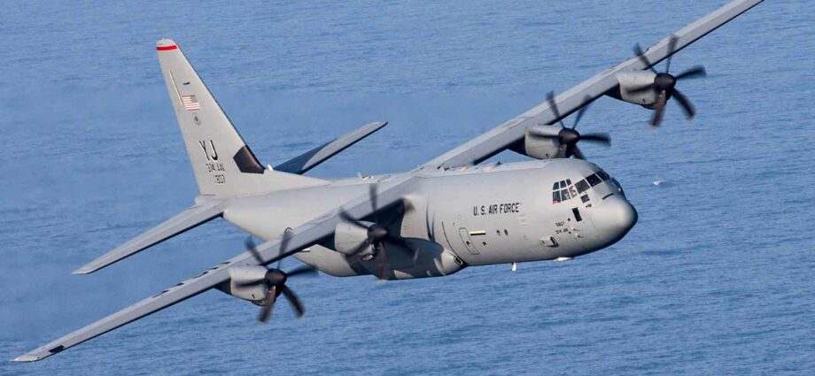 ইরানে মার্কিন সামরিক বিমান ও হেলিকপ্টার গুলি করে নামানোর দাবি; নিখোঁজ পাইলট উদ্ধারে সফল আমেরিকা