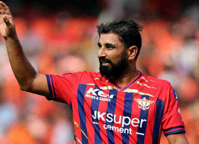 শামির বোলিং স্পেল ঘিরে বিভ্রান্তি; আম্পায়ারদের সঙ্গে তর্কে জড়ালেন ঋষভ পন্থ