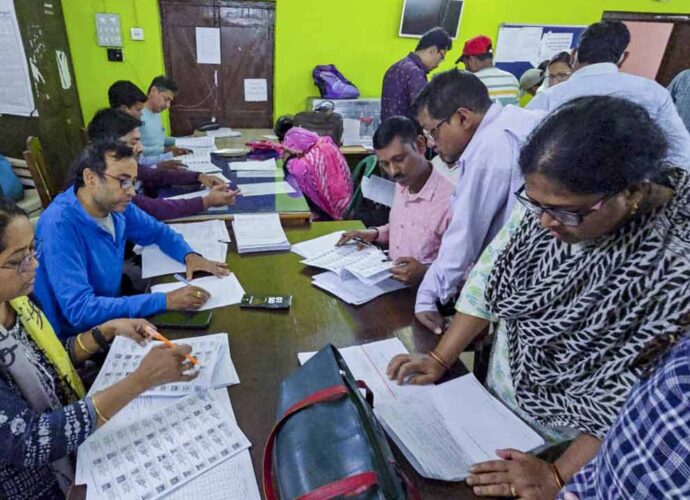 ভোটার তালিকা সংশোধন: ১৯টি ট্রাইব্যুনালের জন্য অভিন্ন কার্যপদ্ধতি নির্ধারণে কমিটি গঠনের নির্দেশ সুপ্রিম কোর্টের