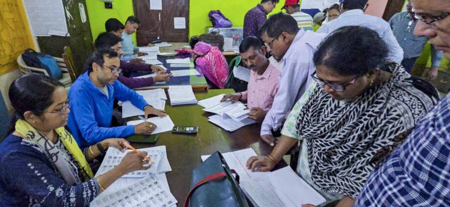 ভোটার তালিকা সংশোধন: ১৯টি ট্রাইব্যুনালের জন্য অভিন্ন কার্যপদ্ধতি নির্ধারণে কমিটি গঠনের নির্দেশ সুপ্রিম কোর্টের