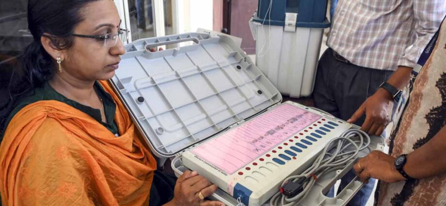 দুই দফায় পশ্চিমবঙ্গ বিধানসভা নির্বাচন: প্রথম দফায় ১৫২ আসনে প্রার্থী ১৪৭৮, নজরে উত্তরবঙ্গ ও জঙ্গলমহল দুই দফায় পশ্চিমবঙ্গ বিধানসভা নির্বাচন: প্রথম দফায় ১৫২ আসনে প্রার্থী ১৪৭৮, নজরে উত্তরবঙ্গ ও জঙ্গলমহল