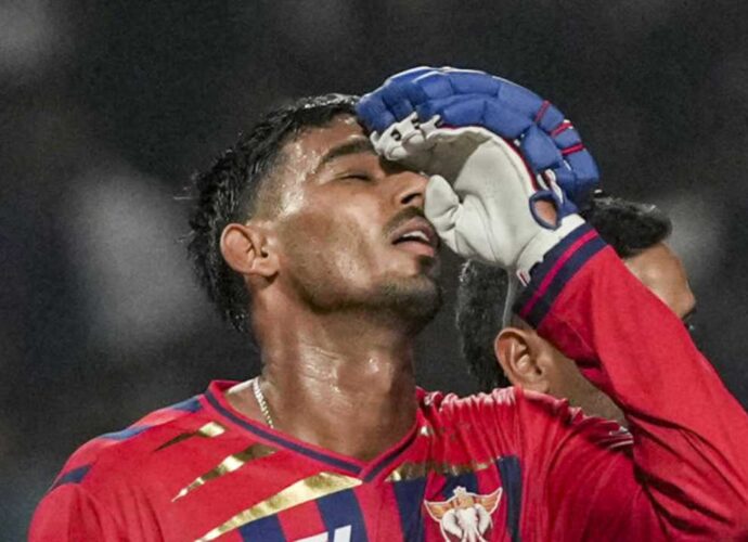 বাড়ি বিক্রি থেকে কারাবাস: লখনউয়ের ত্রাতা মুকুল চৌধরির সাফল্যের নেপথ্যে বাবার চরম আত্মত্যাগের কাহিনী