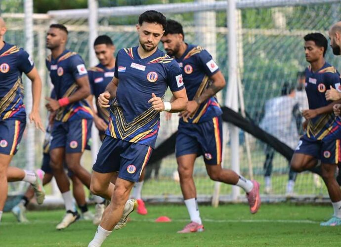 লিগ টেবিলের লড়াইয়ে মোহনবাগানকে ছোঁয়ার লক্ষ্য: প্রথম অ্যাওয়ে ম্যাচে চেন্নাইয়ের মুখোমুখি ইস্টবেঙ্গল