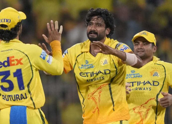 আইপিএলে বড় ধাক্কা চেন্নাই শিবিরে: চোটের কবলে মরসুম থেকে ছিটকে গেলেন খলিল আহমেদ