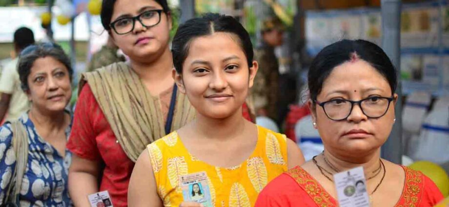 ভোটার তালিকায় যুক্ত প্রায় ৫ লক্ষ নতুন নাম: বিধানসভা ভোটের আগে রাজ্যে মোট ভোটার ৬.৮২ কোটি