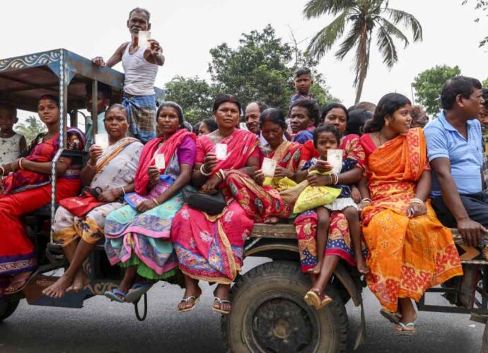 অর্ধশতাব্দীর রেকর্ড ভেঙে রক্তপাতহীন নির্বাচন দেখল পশ্চিমবঙ্গ: ২০২৬-এর সাফল্যের নেপথ্যে তিন কারিগর