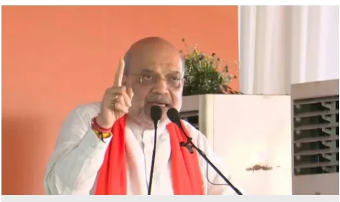 ‘মুখ্যমন্ত্রী হবেন বাংলার ভূমিপুত্রই’, ইস্তাহার প্রকাশের মঞ্চ থেকে ‘বহিরাগত’ তকমার পাল্টা জবাব অমিত শাহের