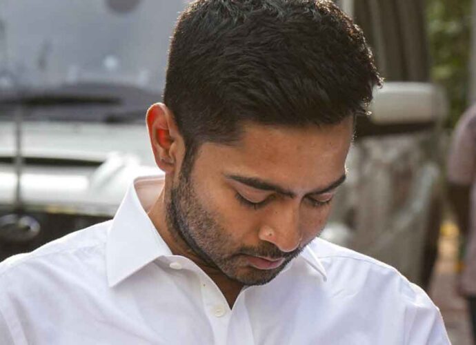 কণ্ঠস্বরের নমুনা সংগ্রহের আদালতের নির্দেশ: অভিষেক বন্দ্যোপাধ্যায়ের কালীঘাটের বাসভবনে সিআইডি