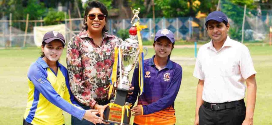মহিলাদের ক্রিকেটে বাড়তি নজর বাংলায়! অভিষেক, ঝুলনদের উপস্থিতিতে হয়ে গেল টি২০ প্রতিযোগিতা