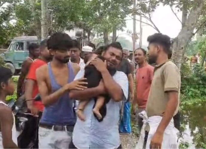 রাতে মায়ের কাছে ঘুমিয়েছিল ৬ মাসের কন্যা, দুপুরে উদ্ধার ডোবা থেকে! শিশুর রহস্যমৃত্যুতে গ্রেফতার কাকিমা