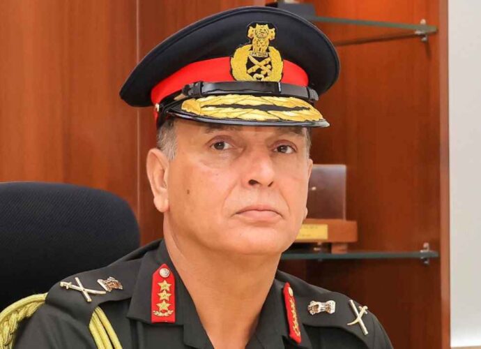 দেশের পরবর্তী সেনাপ্রধান হচ্ছেন লেফটেন্যান্ট জেনারেল ধীরজ শেঠ; দায়িত্ব নিচ্ছেন ৩০ জুন
