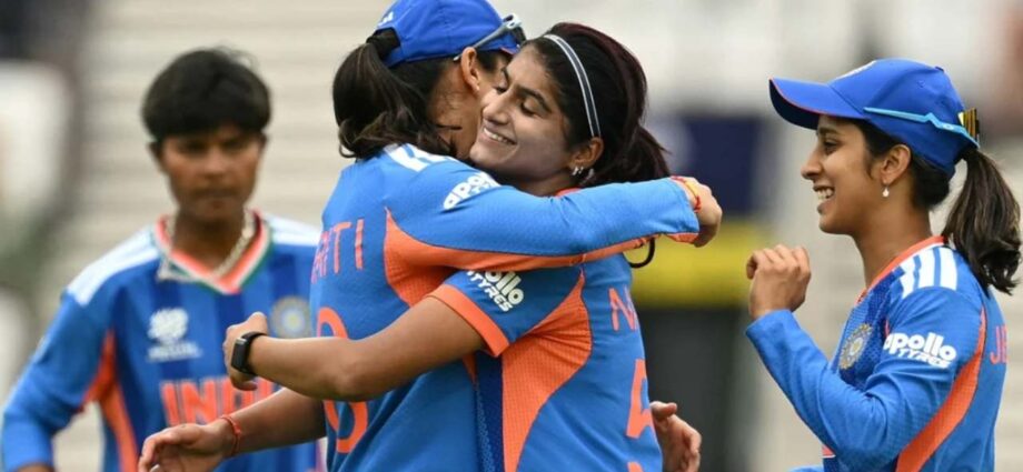 নারী টি-টোয়েন্টি বিশ্বকাপ: ডাচদের ৯৫ রানে উড়িয়ে ভারতের টানা দ্বিতীয় জয়, বল হাতে শেফালির চমক