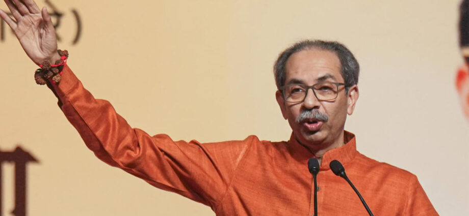 “যোগ্য মনে না করলে সরে দাঁড়াতে প্রস্তুত”, শিবসেনার প্রতিষ্ঠা দিবসে আবেগঘন উদ্ধব, নিশানা ৬ বিদ্রোহী সাংসদকে