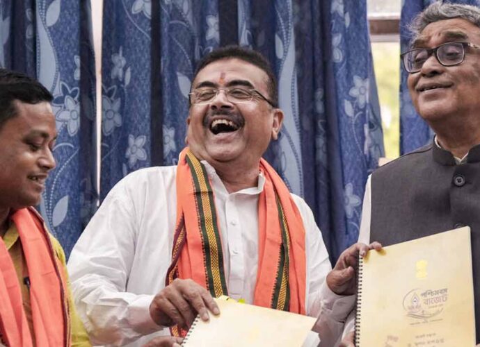 রাজ্য বাজেটে বড় চমক: গঠিত হচ্ছে ৫টি নতুন জেলা ও কল্যাণীতে ‘গ্রিনফিল্ড’ বিমানবন্দর, ১ লক্ষ সরকারি চাকরির ঘোষণা