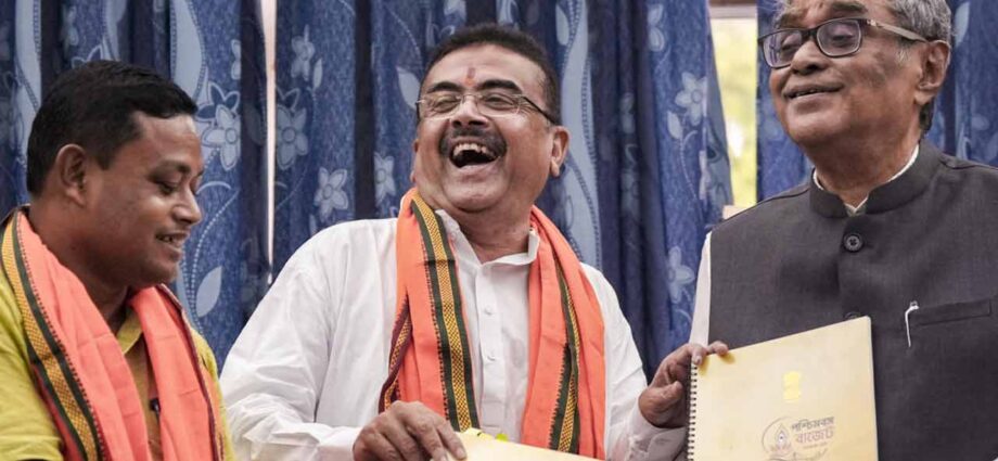 রাজ্য বাজেটে বড় চমক: গঠিত হচ্ছে ৫টি নতুন জেলা ও কল্যাণীতে ‘গ্রিনফিল্ড’ বিমানবন্দর, ১ লক্ষ সরকারি চাকরির ঘোষণা