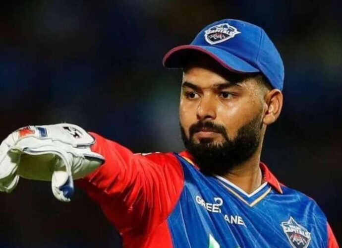 পুরোনো দল দিল্লিতে ফিরলেন ঋষভ পন্থ: আইপিএল ‘ট্রেডিং’-এ পকেটে কোপ, বেতন কমল ১২ কোটি টাকা