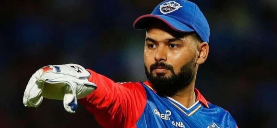 পুরোনো দল দিল্লিতে ফিরলেন ঋষভ পন্থ: আইপিএল ‘ট্রেডিং’-এ পকেটে কোপ, বেতন কমল ১২ কোটি টাকা পুরোনো দল দিল্লিতে ফিরলেন ঋষভ পন্থ: আইপিএল ‘ট্রেডিং’-এ পকেটে কোপ, বেতন কমল ১২ কোটি টাকা