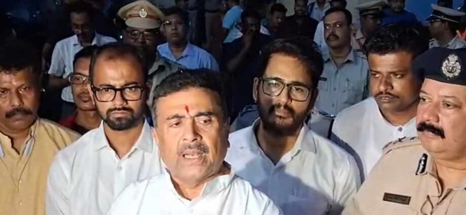 বাগনানে নিহত বিজেপি কর্মীর বাড়িতে মুখ্যমন্ত্রী শুভেন্দু অধিকারী, ‘পাতাল খুঁড়েও খুনিদের ধরার’ নির্দেশ, সিআইডি তদন্তের অগ্রগতি পর্যালোচনা