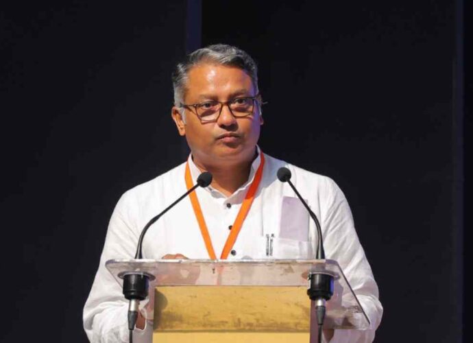 রাজ্যের ৫১টি আইটিআই-এর দায়িত্ব যাচ্ছে বেসরকারি সংস্থার হাতে, বণিকসভায় বড় ঘোষণা কারিগরি শিক্ষামন্ত্রীর