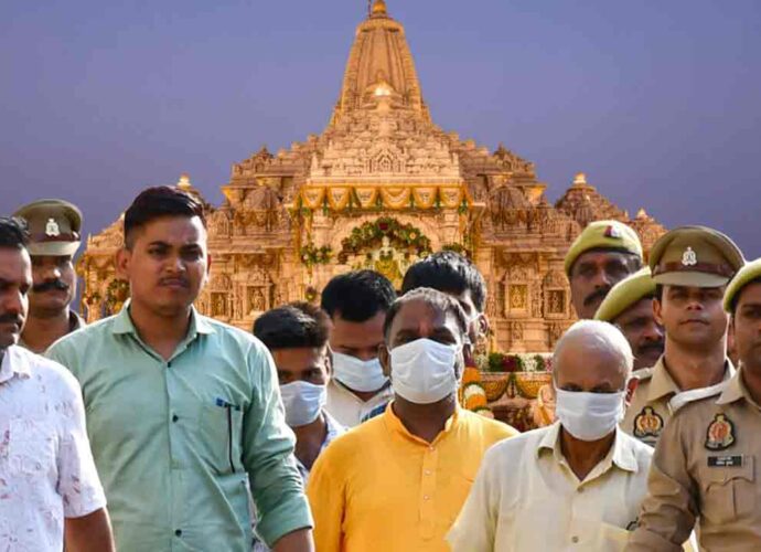 রামমন্দির চুরি-কাণ্ড: ২০২৫-এর কুম্ভমেলার সময়েই লুঠ হয়েছিল সিংহভাগ টাকা, জানাল অযোধ্যা পুলিশ রামমন্দির চুরি-কাণ্ড: ২০২৫-এর কুম্ভমেলার সময়েই লুঠ হয়েছিল সিংহভাগ টাকা, জানাল অযোধ্যা পুলিশ