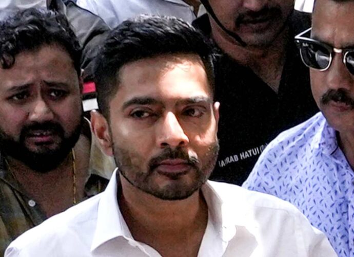 চোখের চিকিৎসার জন্য বিদেশযাত্রার আর্জি: কলকাতা হাইকোর্টের নির্দেশের পর সুপ্রিম কোর্টের দ্বারস্থ অভিষেক বন্দ্যোপাধ্যায়